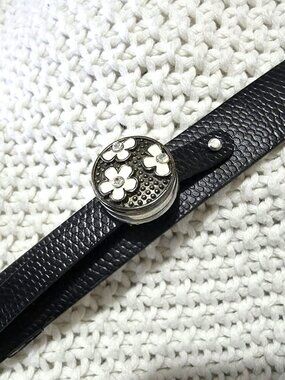 🖤 Classic with a twist! 🖤